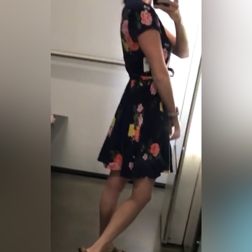 Size XS Old Navy women’s floral wrap dress - Picture 9 of 9